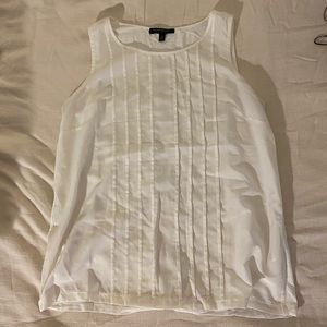 Banana Republic Sleeveless Blouse. EUC